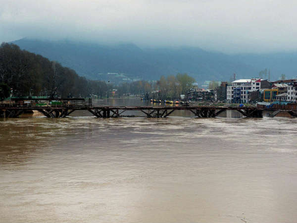 भारत में भी झेलम पाक में भी झेलम भारत में भी झेलम पाक में भी झेलम