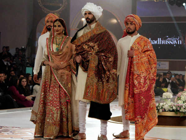 एक जैसी स्टाइल और फैशन एक जैसी स्टाइल और फैशन