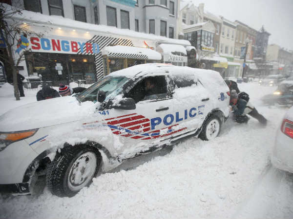 अमेरिका में बर्फ की आफत 