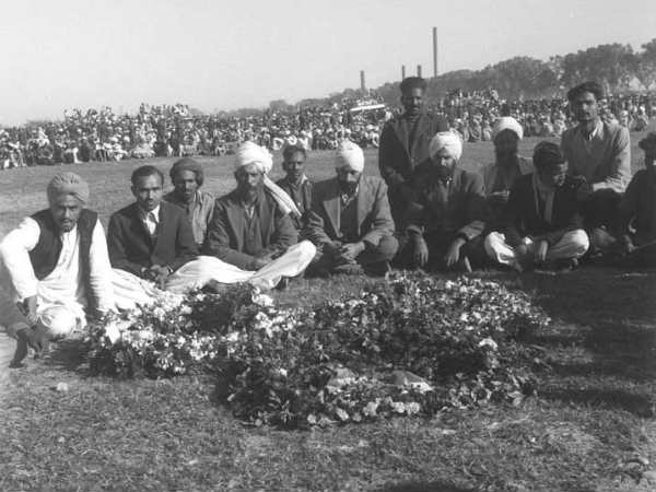 अंतिम यात्रा और बापू के दर्शन के लिए हर कोई इंतजार में 