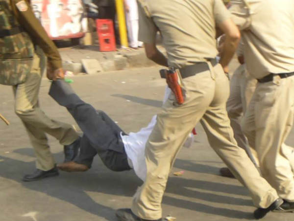पद, कद और हद बढ़ाने की लालसा