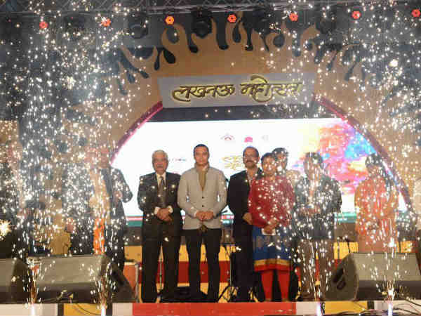 सांस्कृतिक कार्यक्रम में मौजूद शहर के डीएम