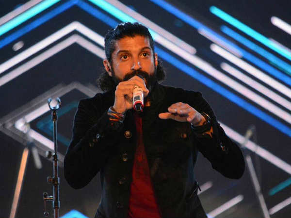 जबरदस्त मूड में दिखे फरहान अख्तर