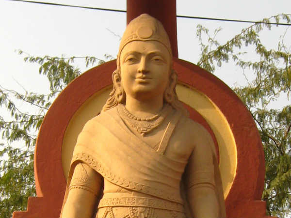 चाणक्‍य देते थे चंद्रगुप्‍त को खाने में थोड़ा जहर 