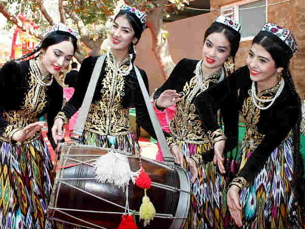 विदेशी डांसरों का डांस