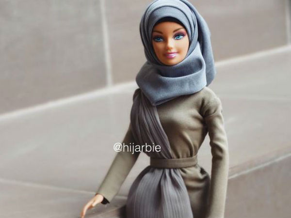 बार्बी को पहनाया हिजाब