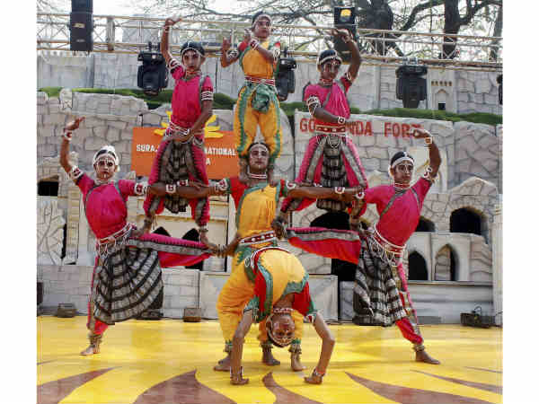 कहां-कहां से आये कलाकार कहां-कहां से आये कलाकार