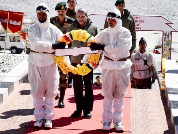 पाक ने यूरोप से हासिल किए कपड़े 