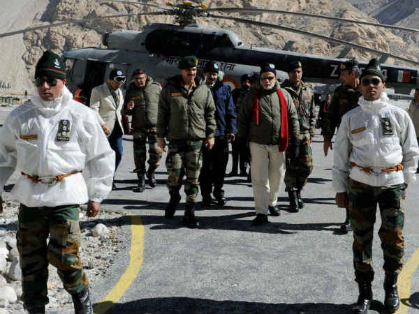 पाक सैनिकों को खदेड़ना 