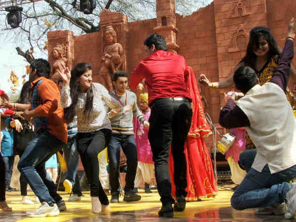 युवाओं ने किया मस्त डांस