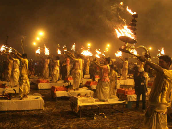 आस्था की डुबकी बाद गंगा मां का उद्घोष आस्था की डुबकी बाद गंगा मां का उद्घोष