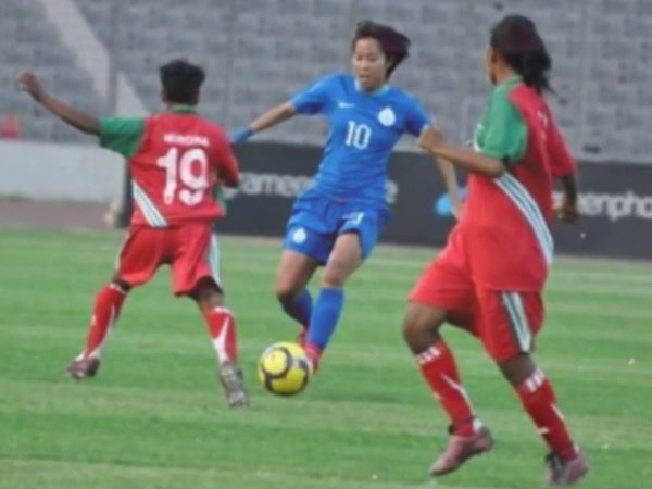 महिलाएं नहीं देखें फुटबॉल महिलाएं नहीं देखें फुटबॉल