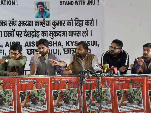  क्‍या है विदेशी छात्रों के लिए फीस