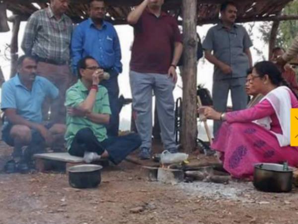 फेसबुक पर शेयर की तस्वीरें