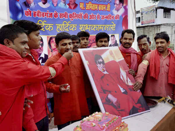 कुलियों का जीवन कठिन