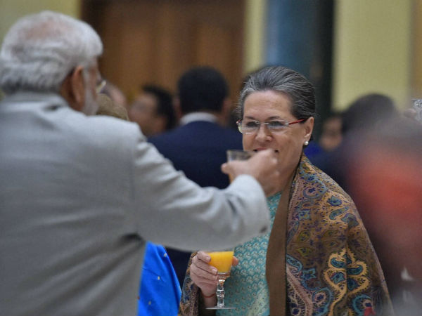 सोनिया और पीएम मोदी 