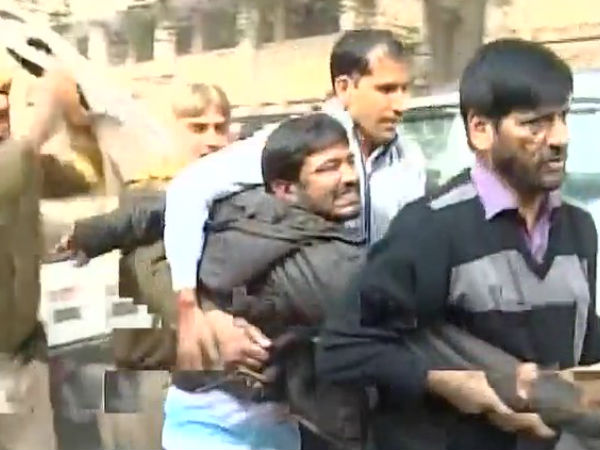 Lawyers attack arrested JNUSU president Kanhaiya Kumar in Patiala House court complex Lawyers attack arrested JNUSU president Kanhaiya Kumar in Patiala House court complex