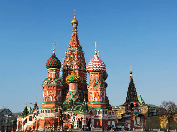 नियम तोड़ने पर रोकते हैं अजनबी नियम तोड़ने पर रोकते हैं अजनबी