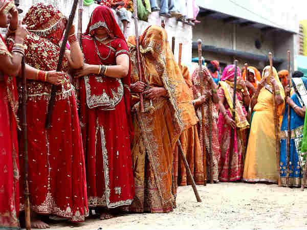 महिलाएं करती हैं लठ्ठवार