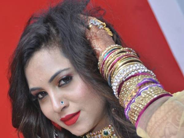  अर्शी खान का खुलासा