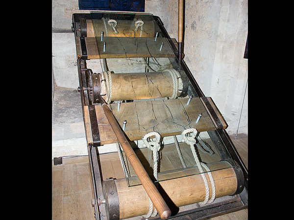 रैक टॉर्चर 