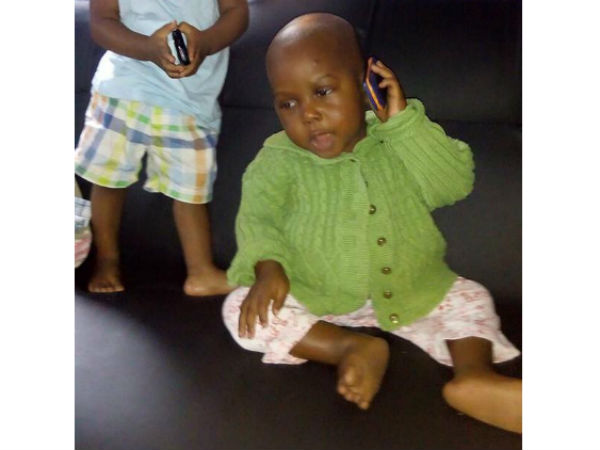 खुद चलने और बैठने में सक्षम खुद चलने और बैठने में सक्षम