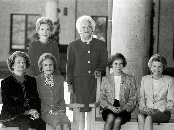 आधिकारिक ड्यूटी नहीं लेकिन फिर भी उच्च स्थान आधिकारिक ड्यूटी नहीं लेकिन फिर भी उच्च स्थान