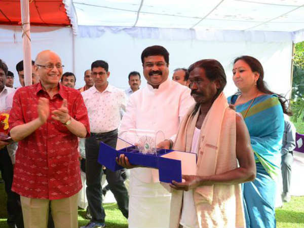 स्कूल में 16 वर्ष तक कुक स्कूल में 16 वर्ष तक कुक