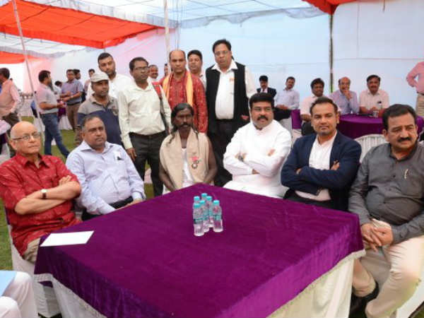 वर्ष 1990 में आई पहली कविता वर्ष 1990 में आई पहली कविता