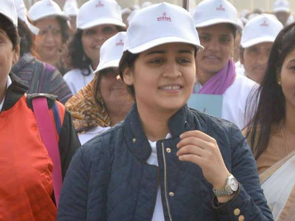 बीजेपी रीता बहुगुणा जोशी से है अपर्णा का मुकाबला