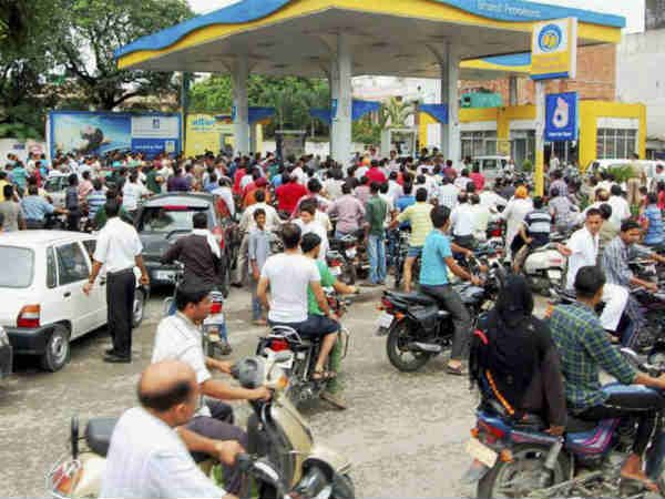  पेट्रोल-डीजल की कीमत में कटौती