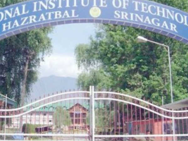 कश्मीरी स्टूडेंट्स ने लगाए आजादी के नारे कश्मीरी स्टूडेंट्स ने लगाए आजादी के नारे