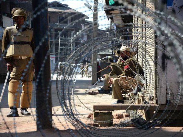 गृहमंत्री के कहने पर पहुंची सीआरपीएफ गृहमंत्री के कहने पर पहुंची सीआरपीएफ