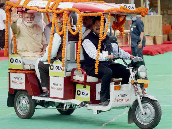 आर्थिक मोर्च पर सरकार