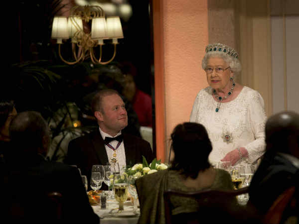 क्‍वीन के मेहमानों के लिए एक नियम 