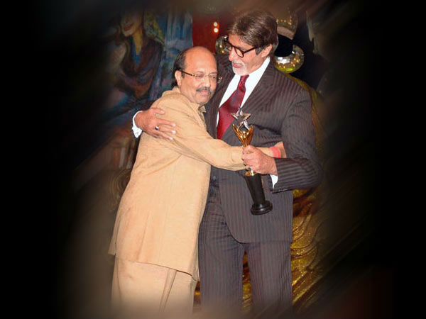 Amar Singh congratulates Amitabh Bachchan for National Award Amar Singh congratulates Amitabh Bachchan for National Award