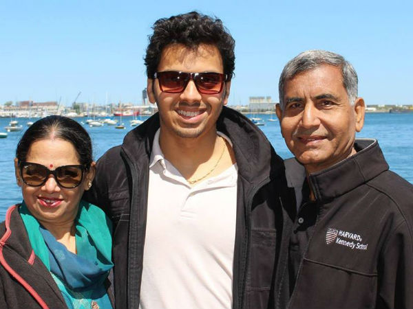  6 लोगों की टीम बनायी