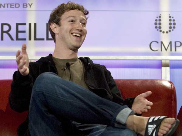 सबसे पहले ऑफिस के लिए कपड़े 