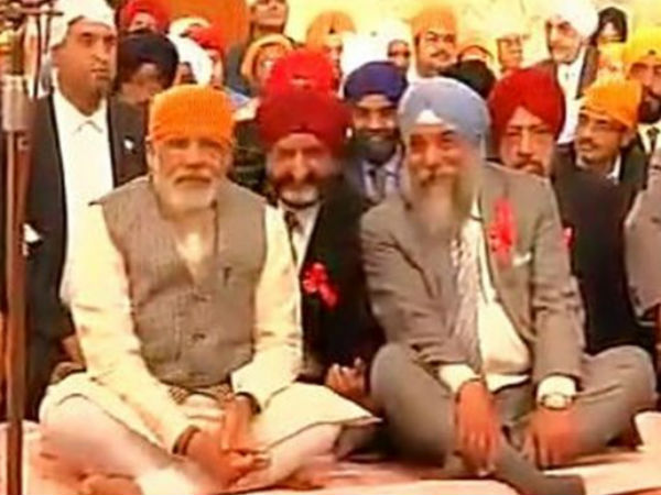 हम सभी के साथ घुल-मिल जाते हैं