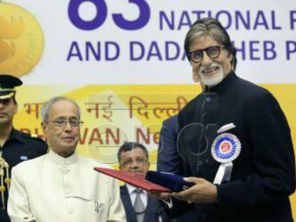 Amar Singh congratulates Amitabh Bachchan for National Award Amar Singh congratulates Amitabh Bachchan for National Award