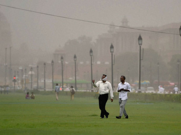 Delhi weather: Expect dust-storms, rain this evening Delhi weather: Expect dust-storms, rain this evening