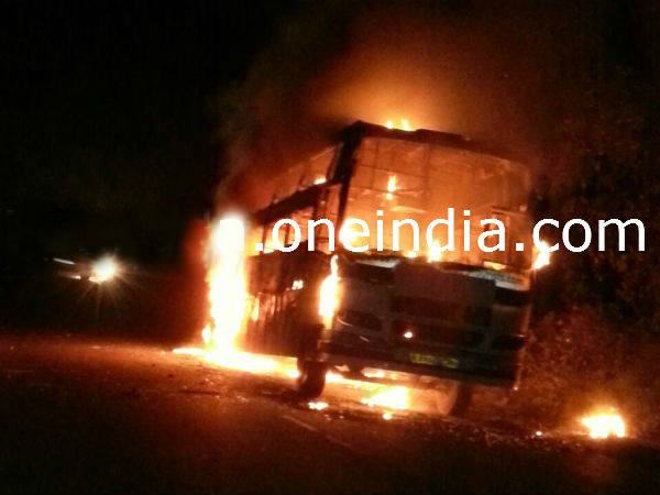 Three people burn alive near Hubballi in a bus which catches fire Three people burn alive near Hubballi in a bus which catches fire