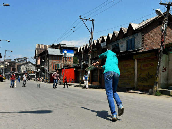 south-kashmir-cricket-tarl-hizbul-terrorists south-kashmir-cricket-tarl-hizbul-terrorists