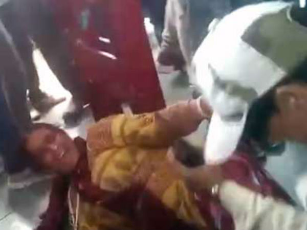 Muslim Women Beaten Over Beef Rumour, Spectators Film Attack, Cops Watch Muslim Women Beaten Over Beef Rumour, Spectators Film Attack, Cops Watch