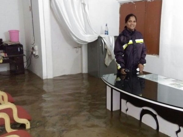 छत्तीसगढ़: पानी में चल रहा पुलिस स्टेशन !