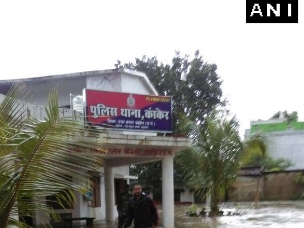छत्तीसगढ़: पानी में चल रहा पुलिस स्टेशन !