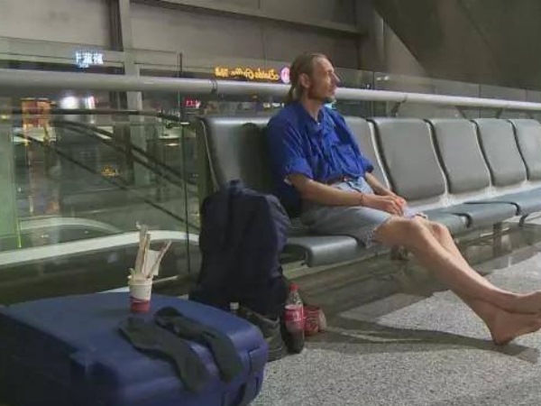 प्रेमिका से मिलने पहुंचा चीन