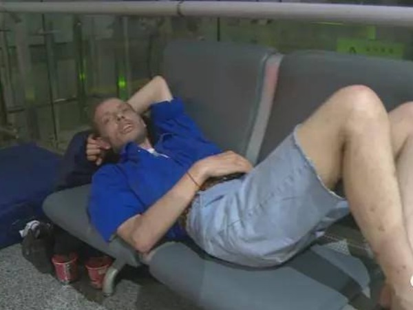 10 दिन तक एयरपोर्ट पर किया इंतजार