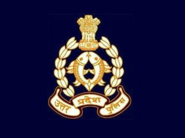 पांच से दस रूपये में बिकती है वर्दी