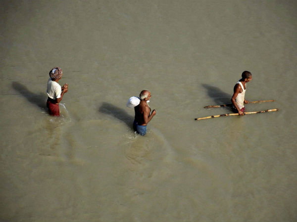 प्रशासन पीड़ितों की मदद में जुटा